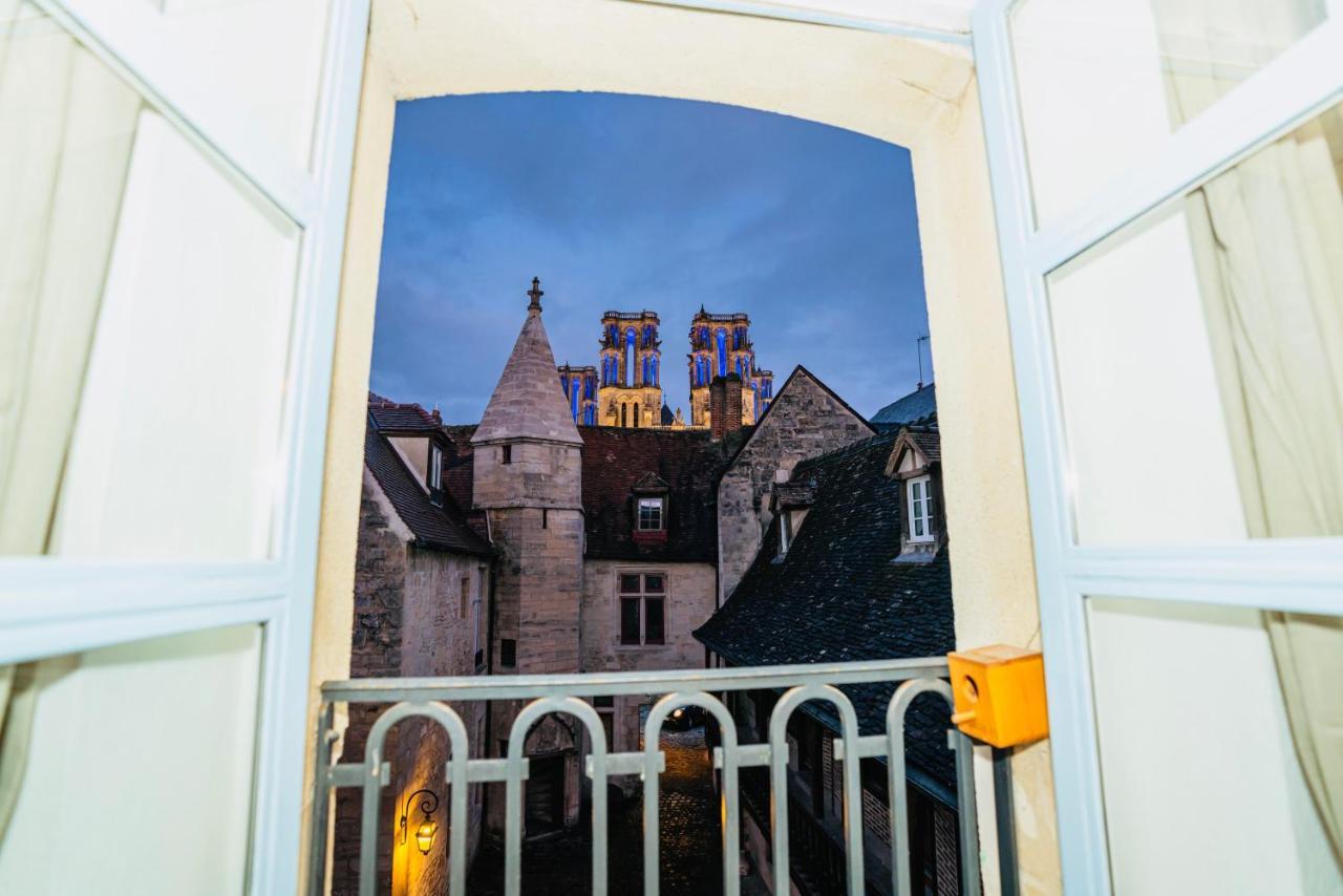 Nid Douillet La Cour Du Dauphin, Vue Cathedrale Imprenable Apartment Laon Bagian luar foto